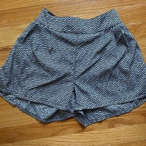 American Eagle ZigZag Flowy Shorts